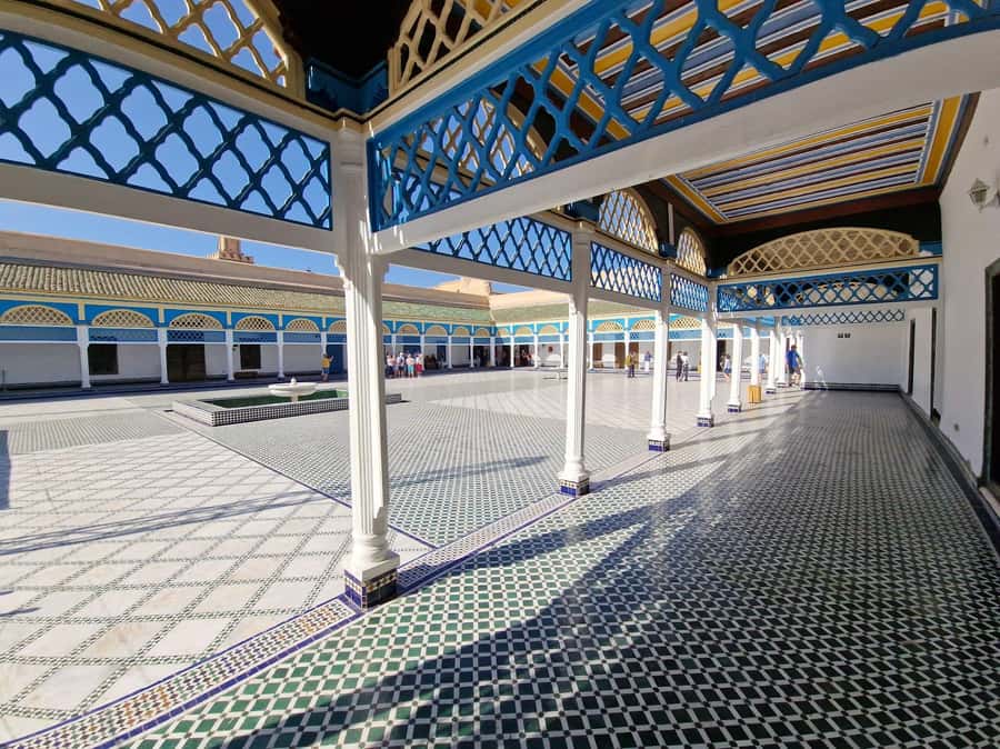 Marrakech: Saadian Tombs, Bahia Palace, Medina and Souk Tour - Why this walk works in Marrakech