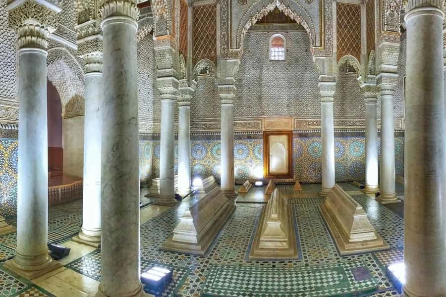 Marrakech: Saadian Tombs, Bahia Palace, Medina and Souk Tour - Saadian Tombs and the power of decoration