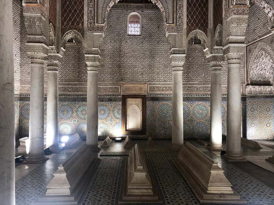 Marrakech: Saadian Tombs, Bahia Palace, Medina and Souk Tour - Pace, group size, and the practical side of walking