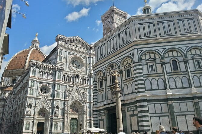 Medici's Mile Walking Tour plus Pitti Palace or Boboli Gardens Ticket - Santa Felicita and the route toward the river