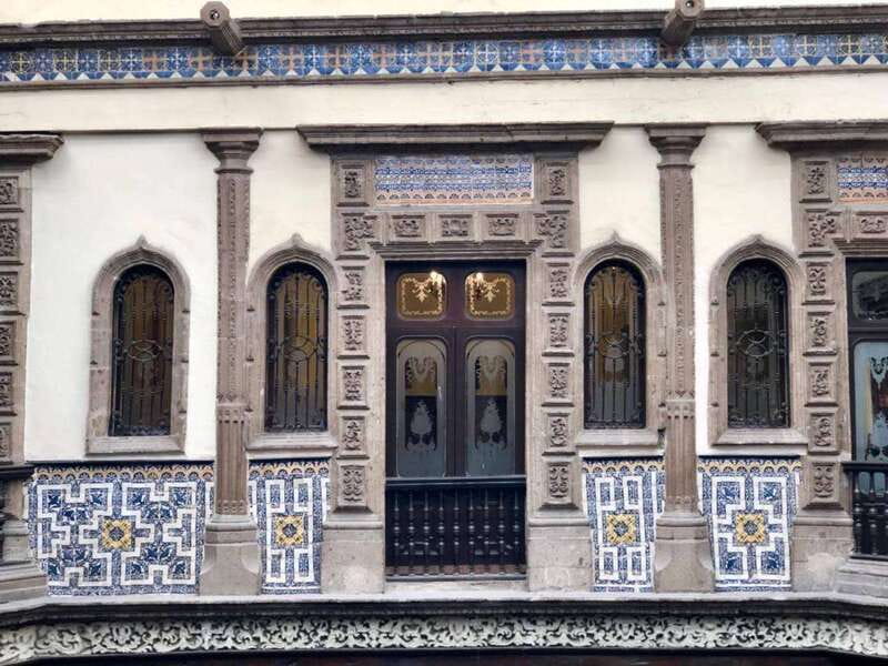 Mexico City: A Day in the Colonial Era Through its Palaces - A specialist guide changes the pace