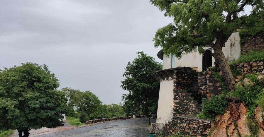 Monsoon Palace (Sajjangarh) E-bike Trail - Who will enjoy this ride most?