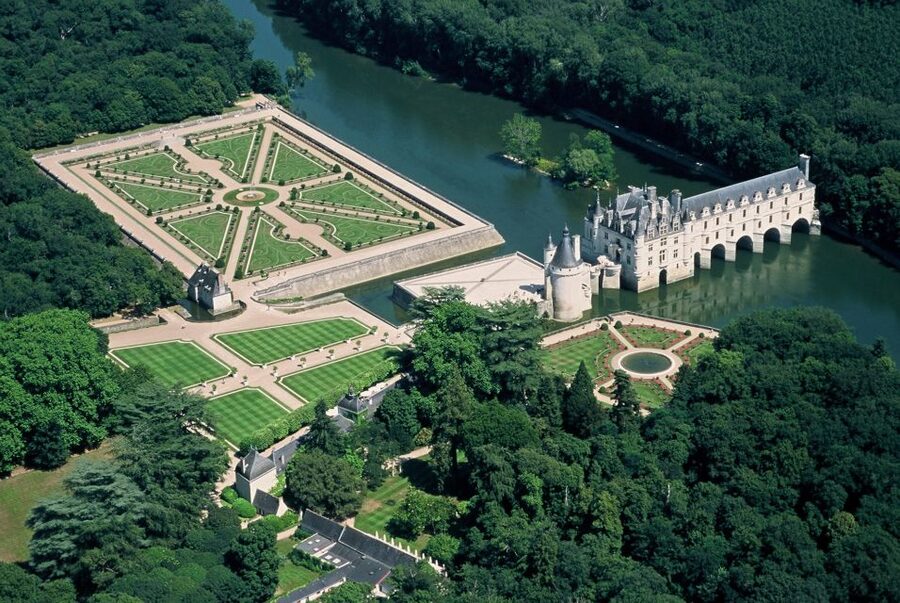 Mont Saint-Michel & Chateaux Country 3-Day Tour from Paris - Why this three-day route works