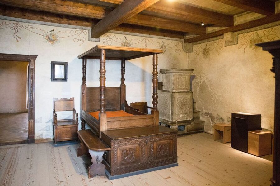 Montreux: Chateau Chillon Entrance Ticket - Saving time for the chapel and its medieval paintings