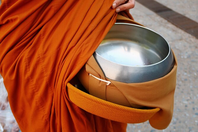 Morning Buddhist Almsgiving, Grand Palace and Flower Market Tour in Bangkok - A 6:30 am start with a very specific purpose
