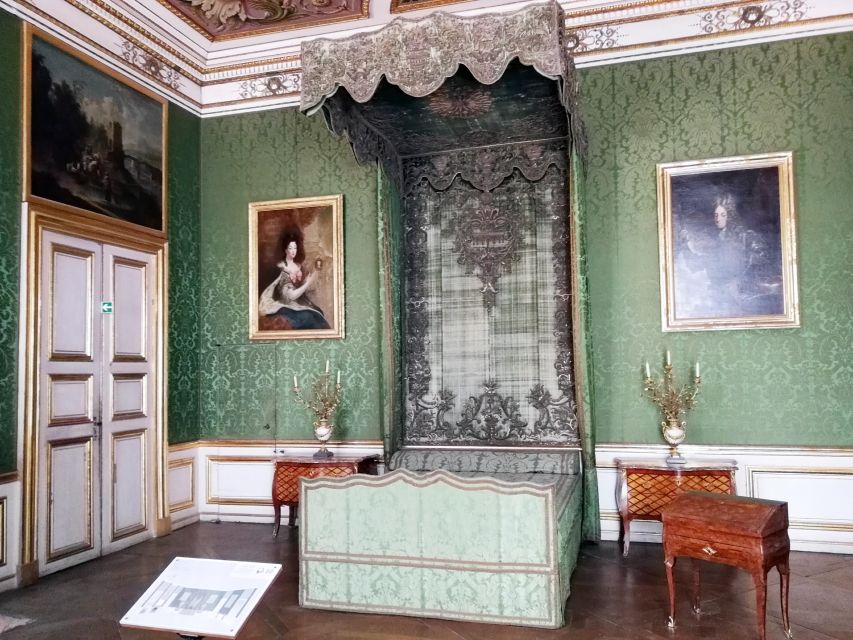 Munich: Nymphenburg Palace with official Guide - Timing, bags, and accessibility