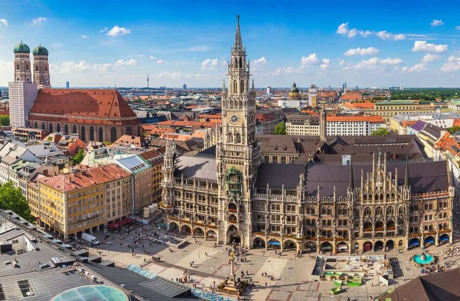 Munich: Residenz Palace and Hofgarten Skip-the-Line Tour - Meeting your guide at Residenzstraße 11