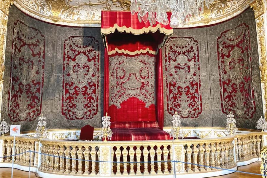 Munich: Residenz Palace and Hofgarten Skip-the-Line Tour - What the guide adds to the experience