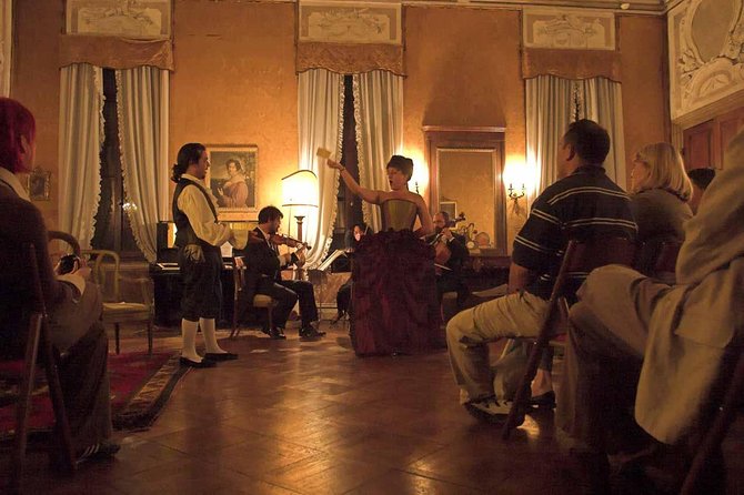 Musica a Palazzo 'Traveling Opera' Performance in Venice - Opera in a Venetian Palace, Not a Conventional Theater