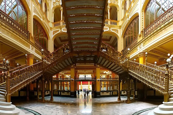 Must-see Buildings & Palaces of Mexico City - Bellas Artes and the murals that can take over the tour