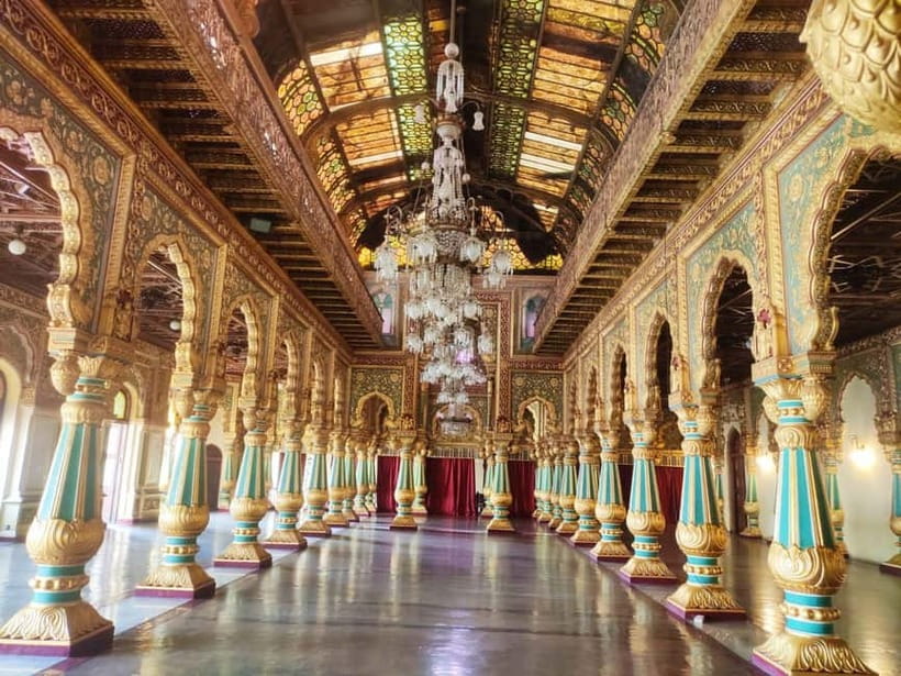 Mysore: Palace, Art Gallery & Devaraja Market Walking Tour - Mysore Palace: 75 minutes among royal rooms