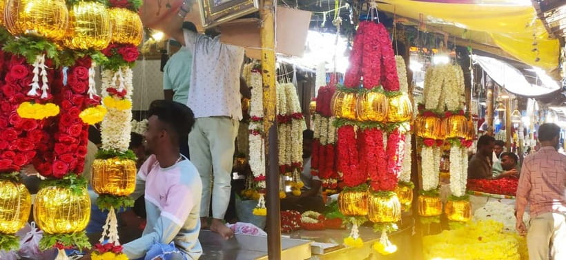 Mysore: Palace, Art Gallery & Devaraja Market Walking Tour - The 10-minute walk to Devaraja Market