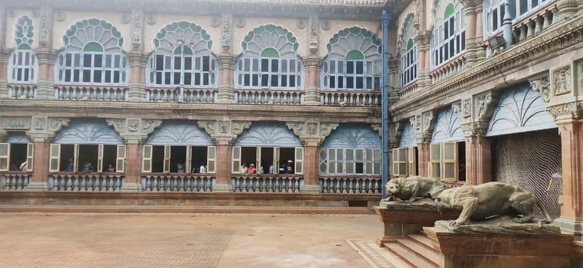 Mysore: Palace, Art Gallery & Devaraja Market Walking Tour - Timing, comfort, and group size