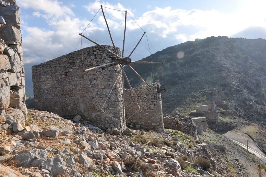 Mythical Escape: Zeus Cave & Knossos Palace from Elounda - Food advice and the useful extras in the vehicle