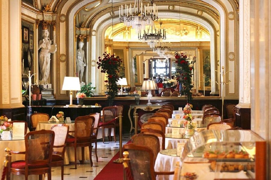 Naples: Royal Palace and Spanish Quarter Guided Tour - Entering the Royal Palace through its monumental staircase