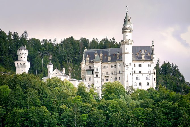 Neuschwanstein Castle and Linderhof Palace Day Trip from Munich - Marienbrücke and the best photo opportunities