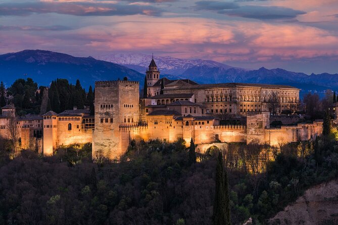 Night Tour of Alhambra and Nasrid Palaces + tickets - Why the Alhambra works so well at night