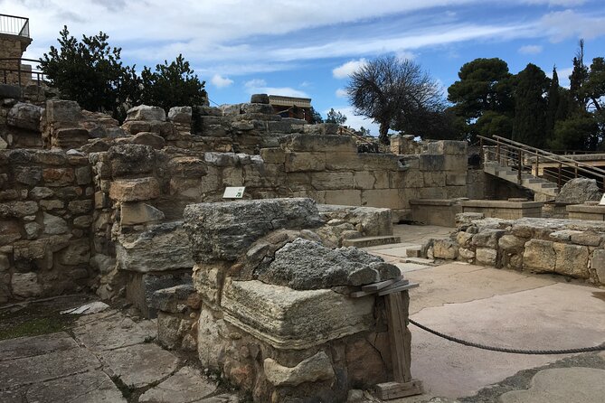 Palace of Knossos - Early Morning Ticket and avoid crowds - What the guide adds to the myths