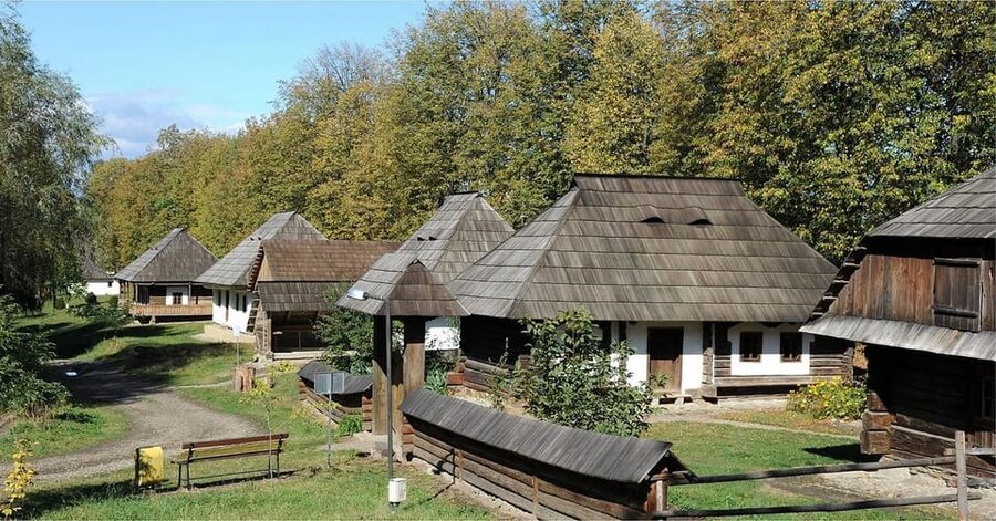 Palace of the Parliament, Village Museum & Ceaușescu Mansion - Booking details worth knowing