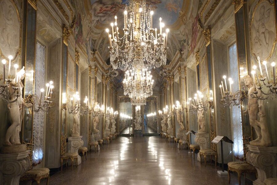 Palazzi dei Roll and Palazzo Reale Guided Tour - Walking the Strade Nuove and the Genoese carrugi