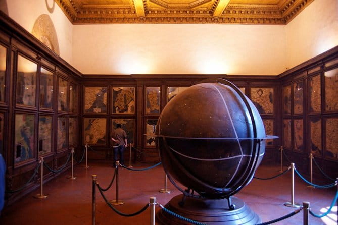 Palazzo Vecchio in Florence - Starting in Piazza della Signoria