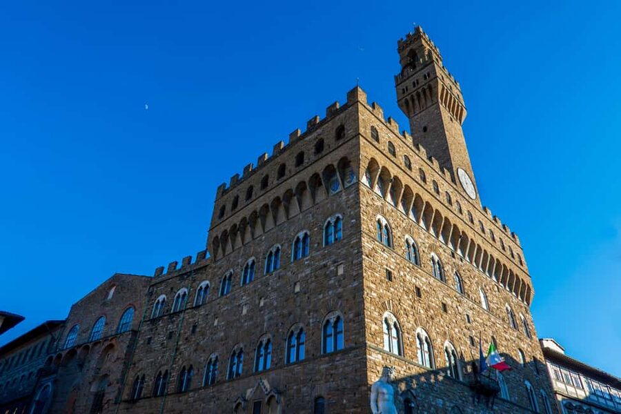 Palazzo Vecchio: Magnificent Private Tour - Heat, access, languages, and practical details