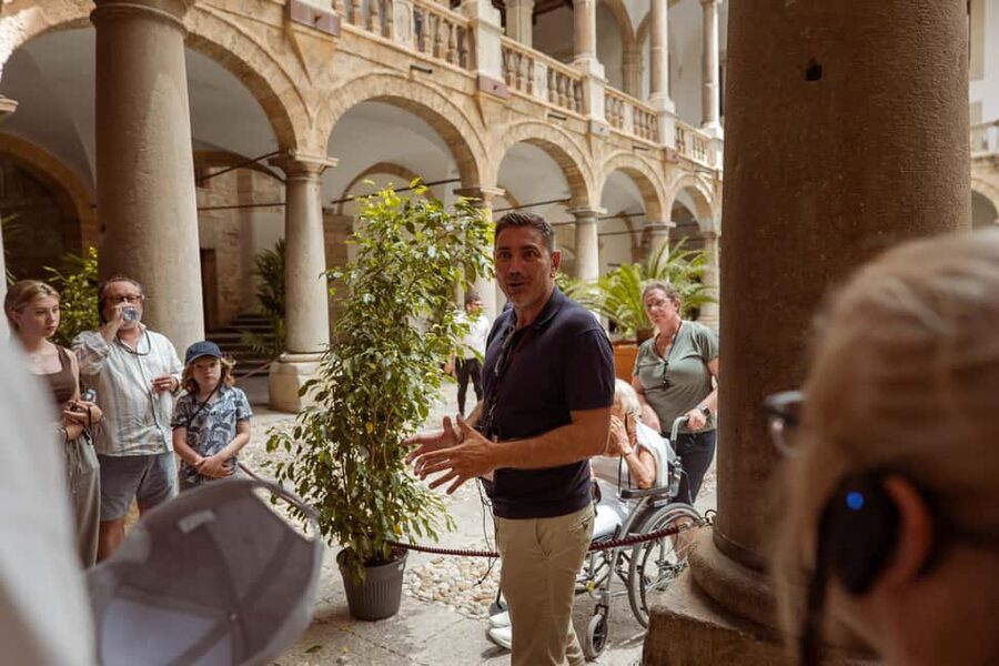 Palermo: City & Palazzo dei Normanni Guided Walking Tour - From Saint Dominic to the Vucciria Market