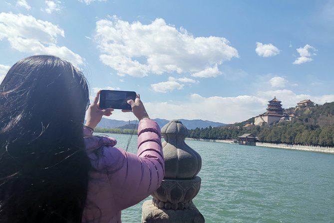 Panda House, Temple of Heaven, Lama Temple, Summer Palace & Lunch - Walking through the Summer Palace