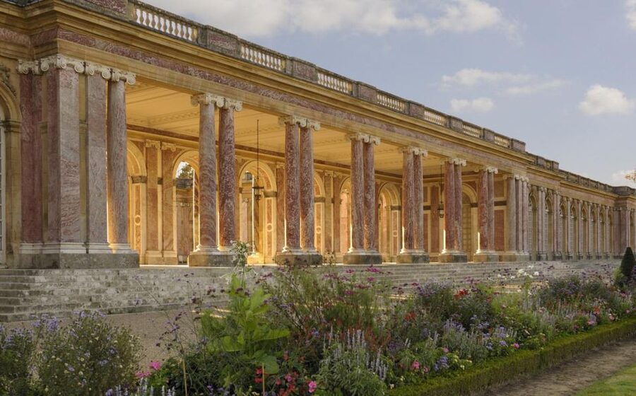 PARIS: Private transfer Château Versailles van 7 people 4H - Should you book it?