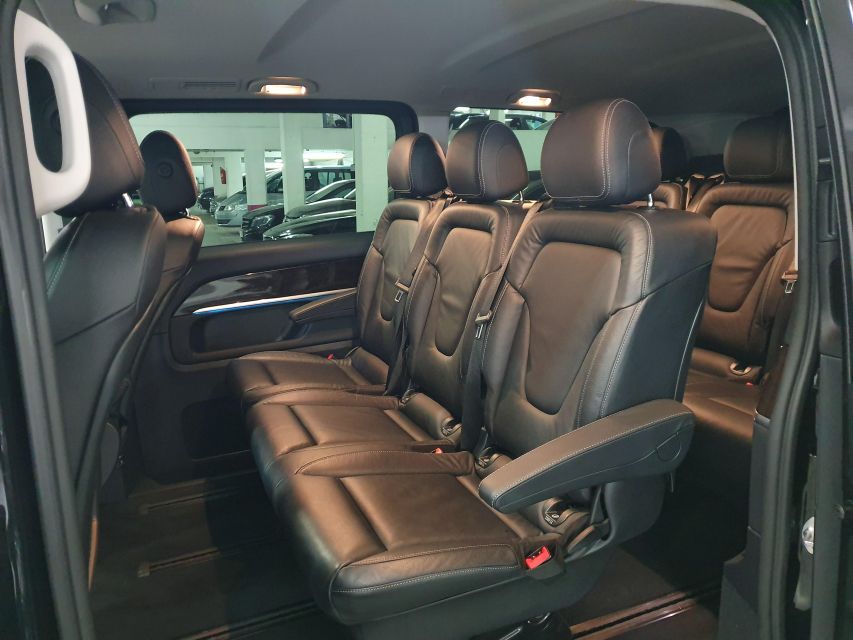 PARIS: Private transfer Château Versailles van 7 people 4H - A private ride that keeps Versailles simple