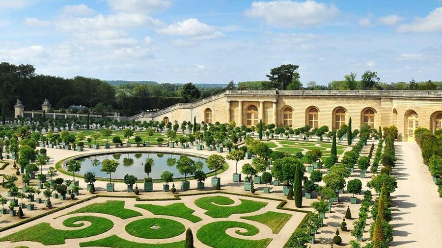 PARIS: Private transfer Château Versailles van 7 people 4H - Value for families and small groups