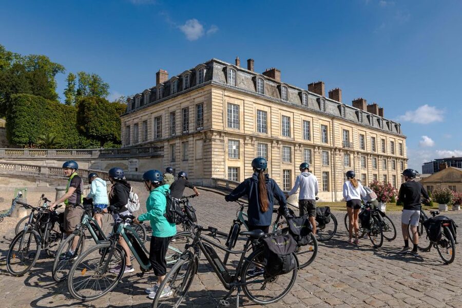 Paris: Versailles Palace and Queen Hamlet E-Bike Tour - How difficult is the ride?