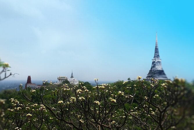 Petchaburi Highlights Khao Luang Cave, Palaces & Temples Group Tour from Hua Hin - Why Khao Luang Cave deserves the headline