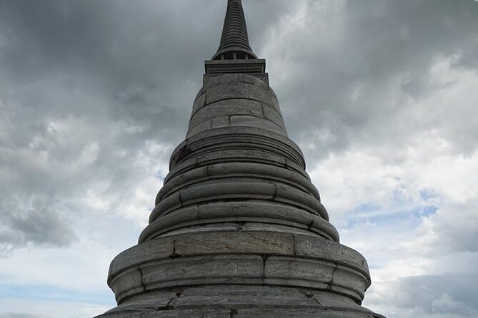 Petchaburi Highlights Khao Luang Cave, Palaces & Temples Group Tour from Hua Hin - The guide makes the difference