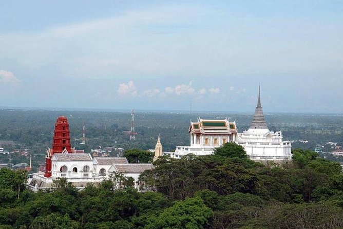 Petchaburi's Historic Palaces and Ancient Temples - Private Tour from Hua Hin - Wat Mahathats white prang and fine stucco work