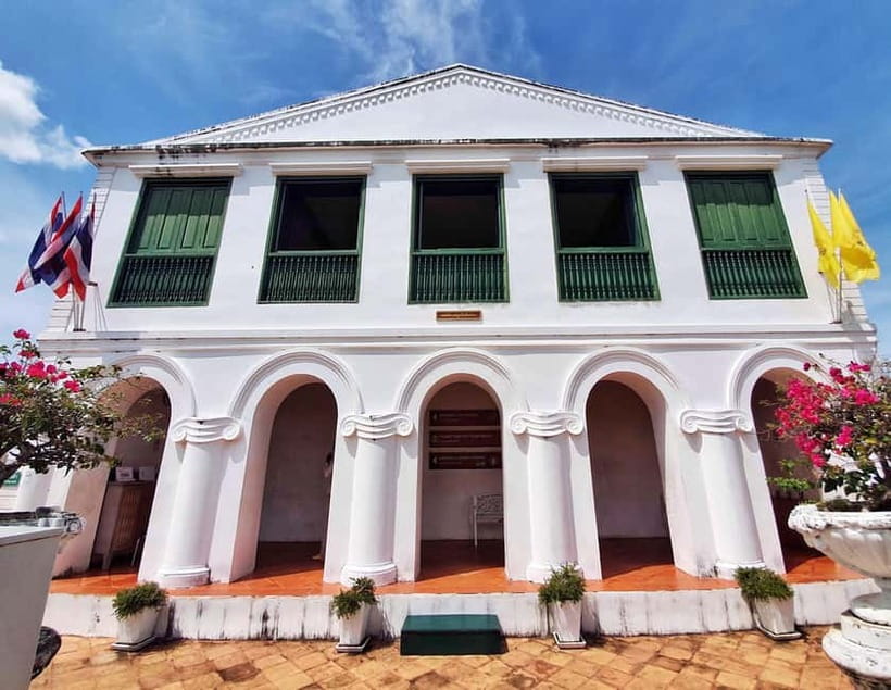 Petchaburi Temples & Royal Palace - small Join Group Tour - What the day feels like in practice