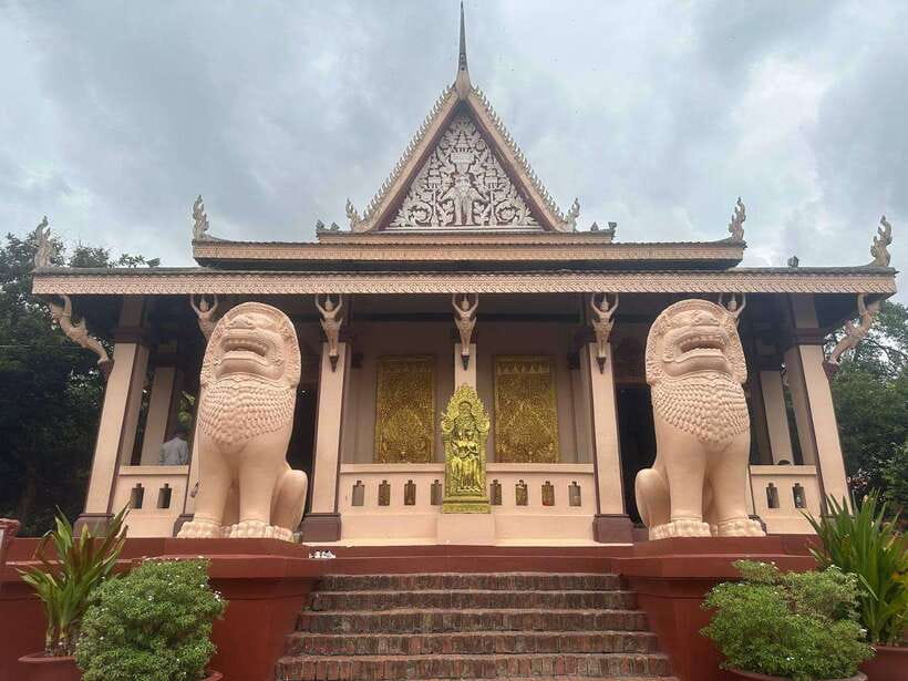 Phnom Penh: Full-Day City Tour with Royal Palace & Killing … - Wat Phnom and the story of Daun Penh