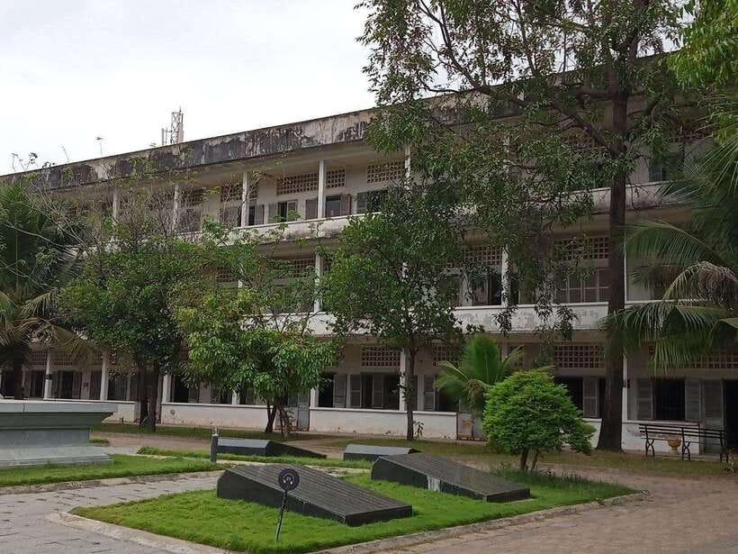 Phnom Penh: Full-Day City Tour with Royal Palace & Killing … - Starting with Cambodia’s royal center