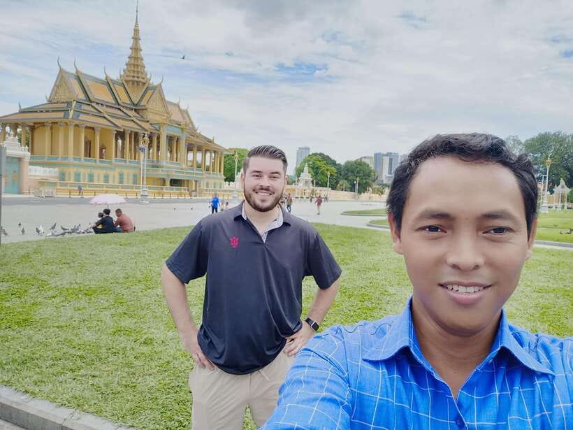 Phnom Penh: Royal Palace, S21, Killing Fields & More Tour - Monuments that explain modern Cambodia