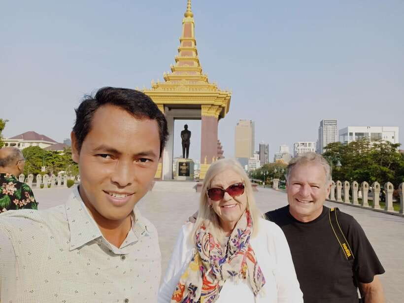 Phnom Penh: Royal Palace, S21, Killing Fields & More Tour - Central Market and the final city view