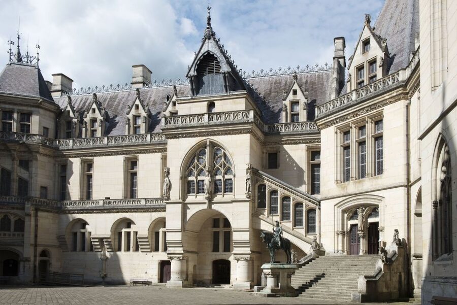 Pierrefonds: Château de Pierrefonds Entrance Ticket - Exploring the salons, donjon, and chapel