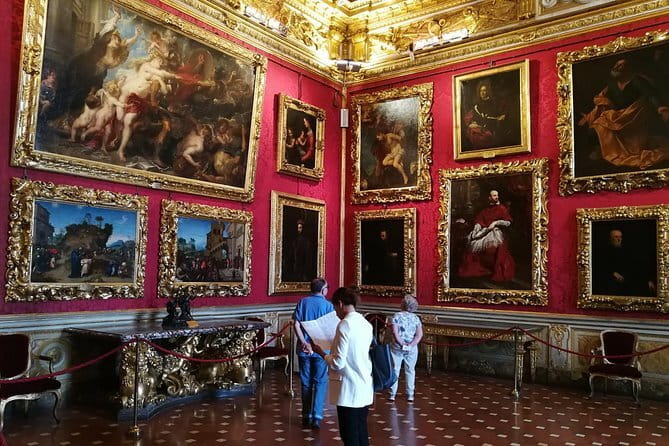 Pitti Palace, Palatina Gallery and the Medici: Arts and Power in Florence. - Entering Palazzo Pitti with timed admission