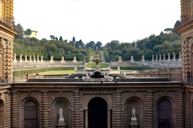 Pitti Palace - Private Tour At Galleria Palatina Incl. Tkts To Boboli Gardens - Why Pitti Palace rewards a private guide