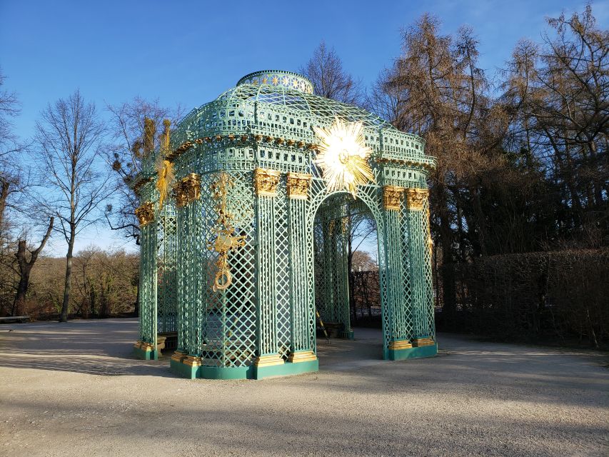 Potsdam: Private Bus Tour with Park Walk to Sanssouci Palace - Meeting the guide at Potsdam Hauptbahnhof
