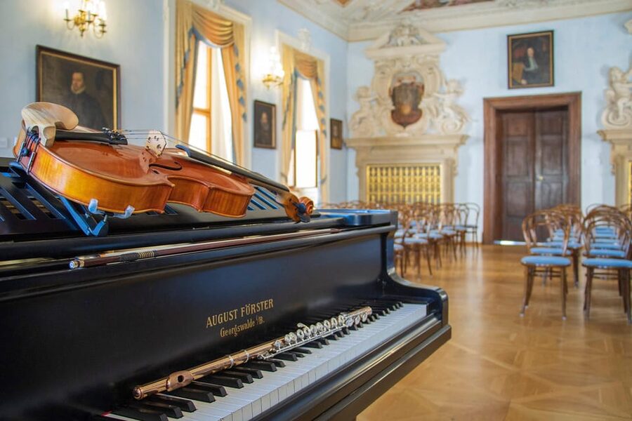 Prague Castle: Midday Classical Concert at Lobkowicz Palace - Ticket handling, bags, and access