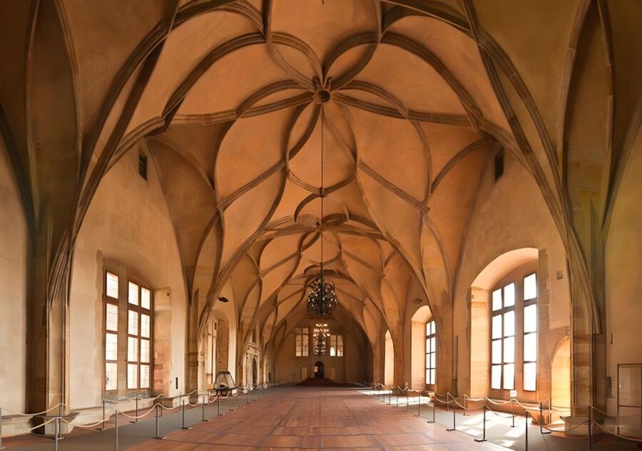 Prague Castle: Royal Palace, Cathedral, and Golden Lane Tour - Key points to know before booking