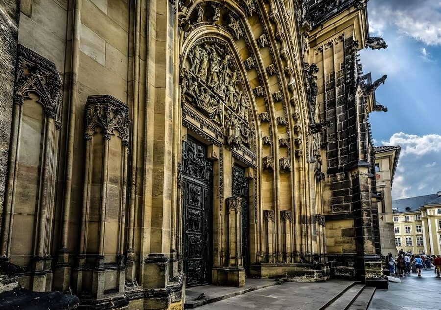 Prague Castle: Royal Palace, Cathedral, and Golden Lane Tour - Why this Prague Castle tour works well