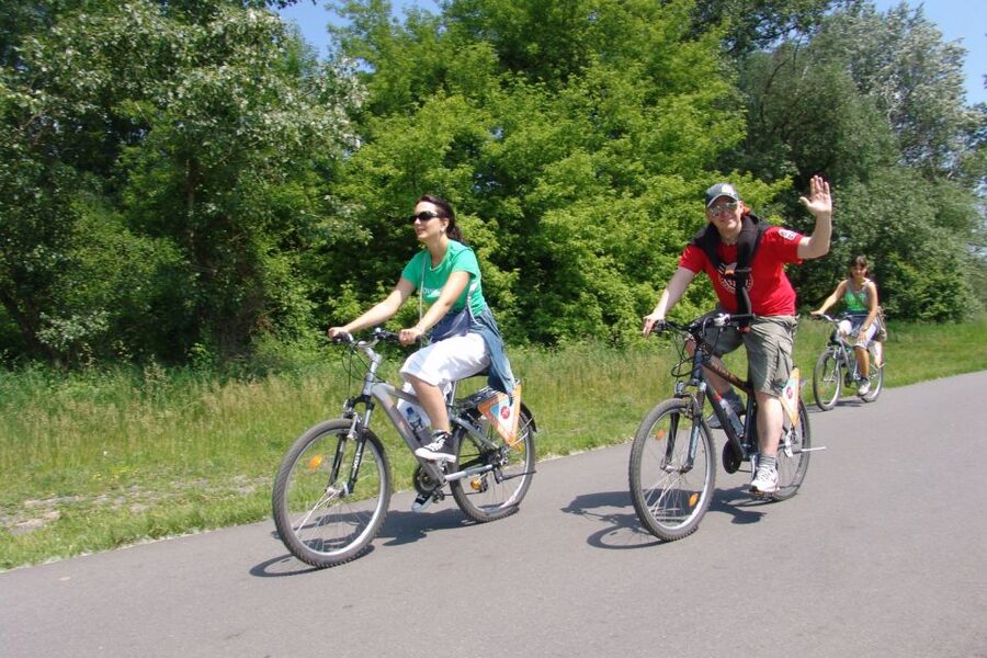 Prague: River & Park Bike Tour to Troja Chateau - Why this route is worth three hours