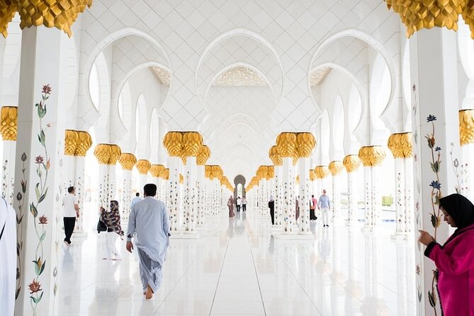 Private Abu Dhabi 5 Wonders Tour with Emirates Palace Lunch - Sheikh Zayed Grand Mosque: start with Abu Dhabi’s great symbol