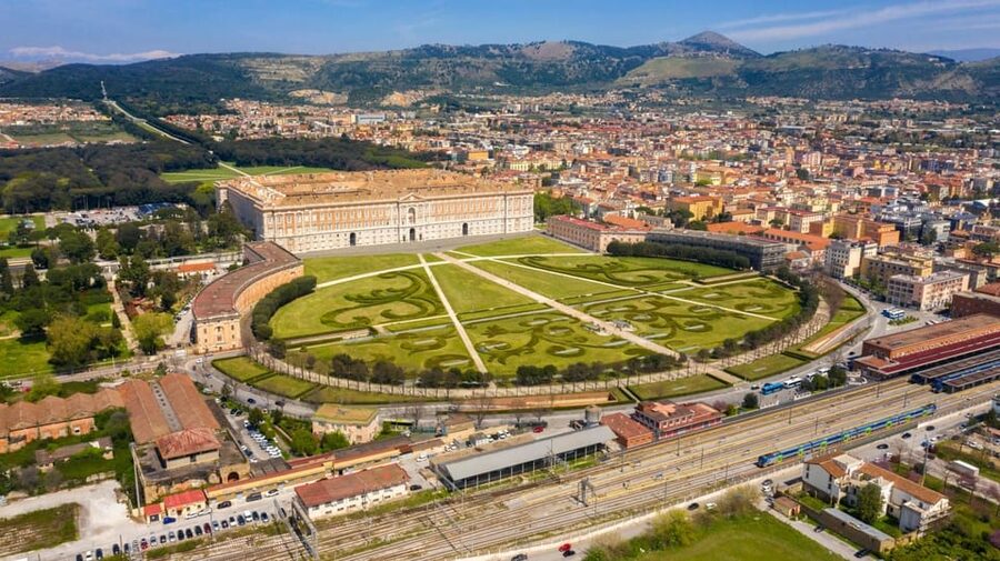 Private Caserta Royal Palace and Gardens Tour inc. Shuttle - Meeting at Piazza Carlo di Borbone